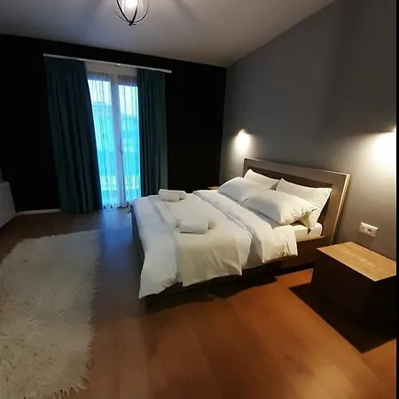 House Of Horses Shtepia E Kuajve ホテル 3*
