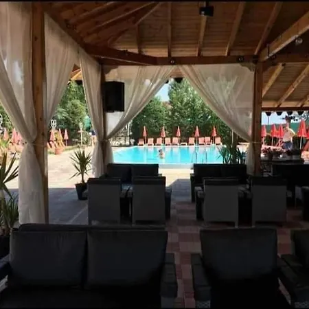 House Of Horses Shtepia E Kuajve מלון 3*