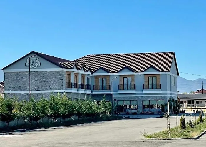 House Of Horses Shtepia E Kuajve Hotell 3*