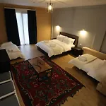 House Of Horses Shtepia E Kuajve 3* Korce