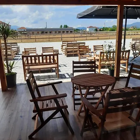 Hotel House Of Horses Shtepia E Kuajve