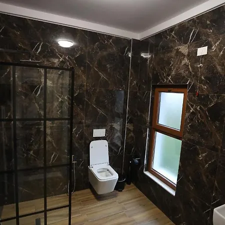 House Of Horses Shtepia E Kuajve 3* Korce
