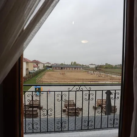 Hotel House Of Horses Shtepia E Kuajve