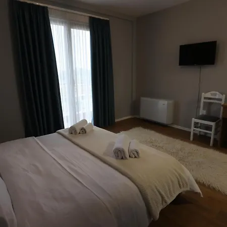 Hotel House Of Horses Shtepia E Kuajve Korce