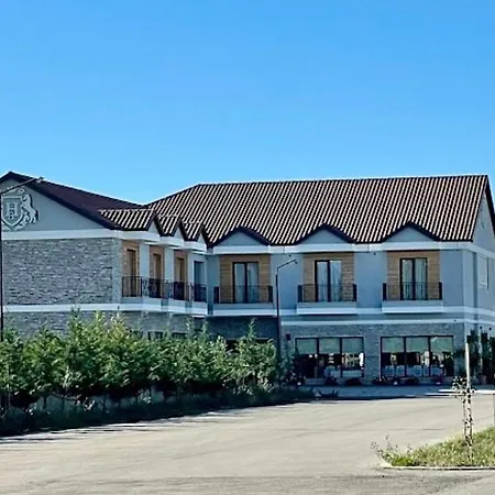 House Of Horses Shtepia E Kuajve Hotel 3*
