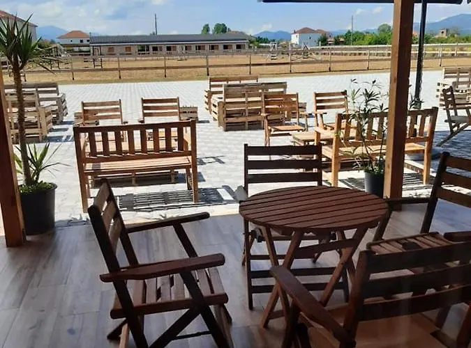 Hotel House Of Horses Shtepia E Kuajve